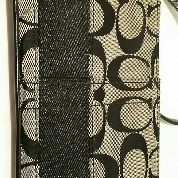 Coach Signature Black & Gray Wristlet - LN - Picture 4 of 5